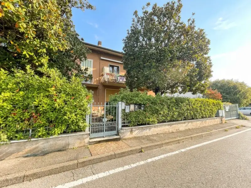 Vendesi Palazzina Residenziale a Sommacampagna, Sommacampagna