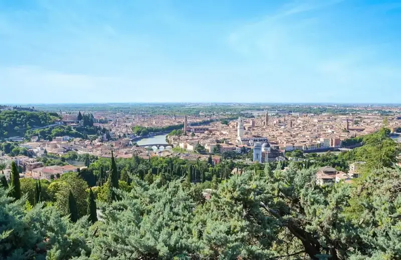 Locale Commerciale in Vendita a Verona, Verona
